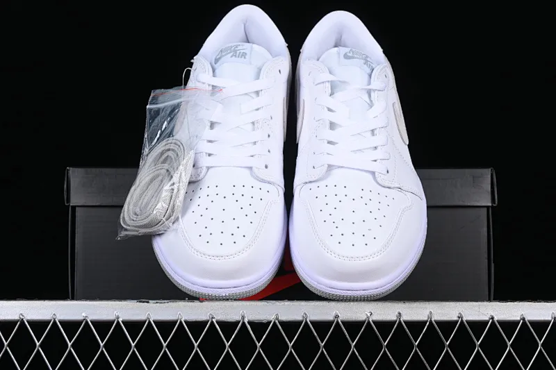 All categories Air Jordan Jordan series basketball shoes Air Jordan 1 Low Z version Air Jordan 1 Low OG "Shattered Backboard" AJ1 Joe 1 customized version white buckle shredded low-top basketball shoes CZ0790-100